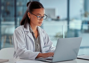 5 livros essenciais para formação em Farmácia